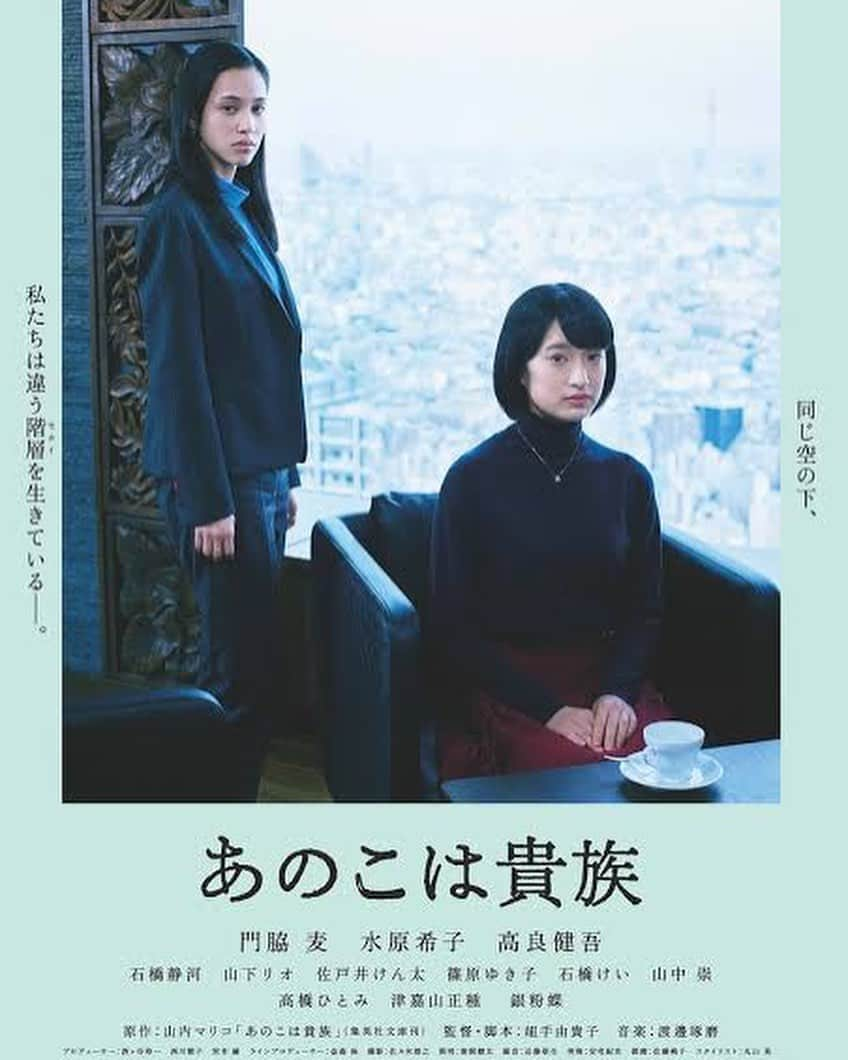 マキヒロチさんのインスタグラム写真 - (マキヒロチInstagram)「年末恒例個人的今年公開映画ベスト10発表します🏆 (昨年はストーリーで済ませちゃったのかな…記録が残ってない)  大島依提亜さんのポスターデザインが素晴らしいフレンチ・ディスパッチやカモンカモンも入れたかったけれど、今の私を引っ掻いてくれる部分が少し足りずこの結果に…  最近邦画離れしてたんですけど今年は個人的に邦画で良作がとても多かったです！ コーダは思い出すだけで目頭が熱くなるネ！ リコリスピザが良すぎたので来年はPTA的ラブストーリーにも挑戦してみたい！ あと絶対数が減ったのでもっと昔みたいに映画館に通いたいです😭  1：コーダ 2：トップガン マーヴェリック 3：わたしは最悪。 4：リコリス・ピザ 5：あのこは貴族 6：ケイコ　目を澄ませて 7：THE FIRST SLAM DUNK 8：ちょっと思い出しただけ 9：オール・ザ・ストリーツ・アー・サイレント 10：ライフ・ウィズ・ミュージック」12月30日 21時33分 - makihirochi