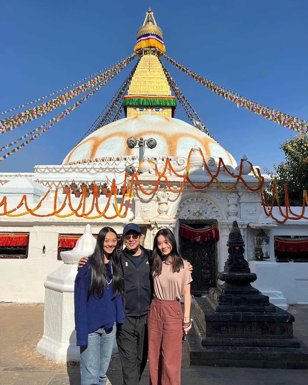 ジェット・リーのインスタグラム：「This was one of the most special Christmas weeks of my life. My family and I studied for six days with @mingyurrinpoche in Nepal. I’m so appreciative of Rinpoche for spending time this holiday to give us wonderful teachings. We were also lucky enough to see many of my great gurus and visit holy places.」