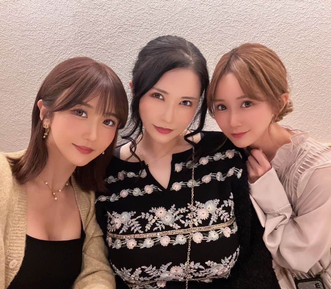 大槻ひびきさんのインスタグラム写真 - (大槻ひびきInstagram)「お友達と忘年会したり お買い物したり お誕生日会しました☺️  来年もいっぱい会えたらいいな🧡」12月30日 22時18分 - yanhibi0221
