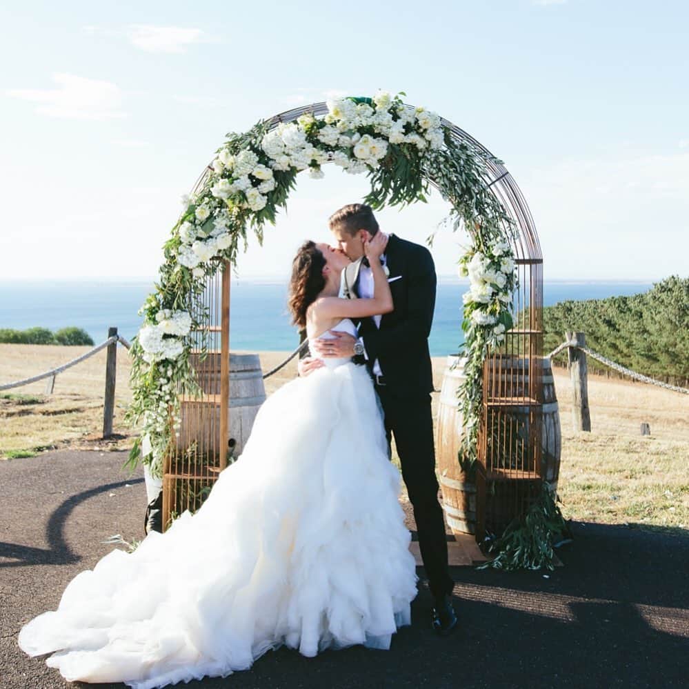ミチェル・ランゲラクのインスタグラム：「7 years married today! Happy anniversary @riri_langerak ❤️❤️❤️❤️❤️❤️❤️」