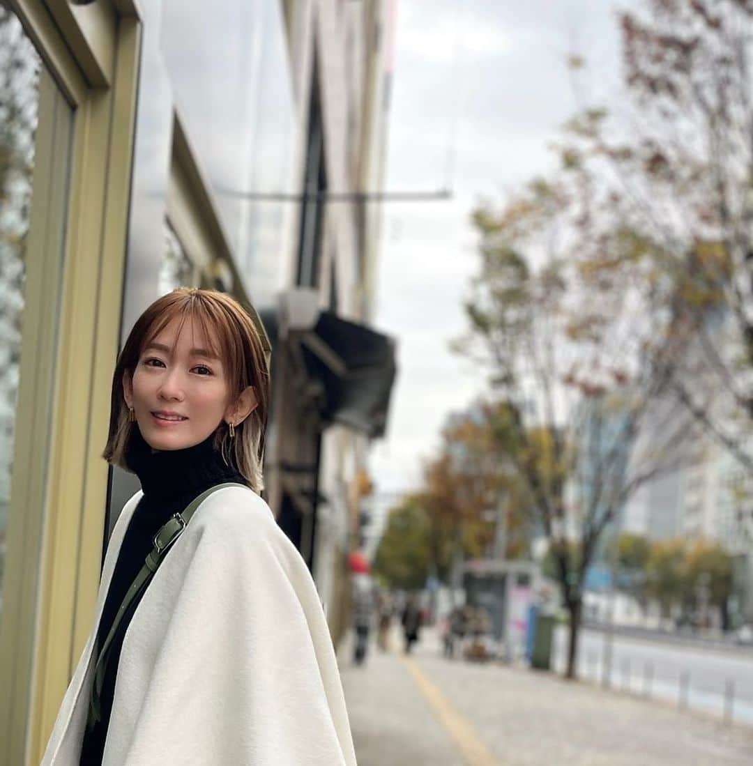 大河内奈々子のインスタグラム：「・ ・  あっという間に2022年最後の日。  今年は　 初めましての方 そして　お久しぶりの方 リアルでは会えてないけど　画面越しで会えた方 そんな様々な状況でみなさんと繋がれた一年だった気がします。  みなさん、大事な人、友人、、、 一緒に笑顔になれた時間が何よりもの 喜びです😊  みなさんのお陰で幸せな一年になりました💛 ありがとうございました😊  みなさんはどんな2022年だったでしょうか？  どうぞ良いお年をお迎えください💛 また来年〜🤭  #大河内奈々子 #nanakoohkouchi #良いお年をお迎えください #ありがとう #大晦日　#thankyou2022」