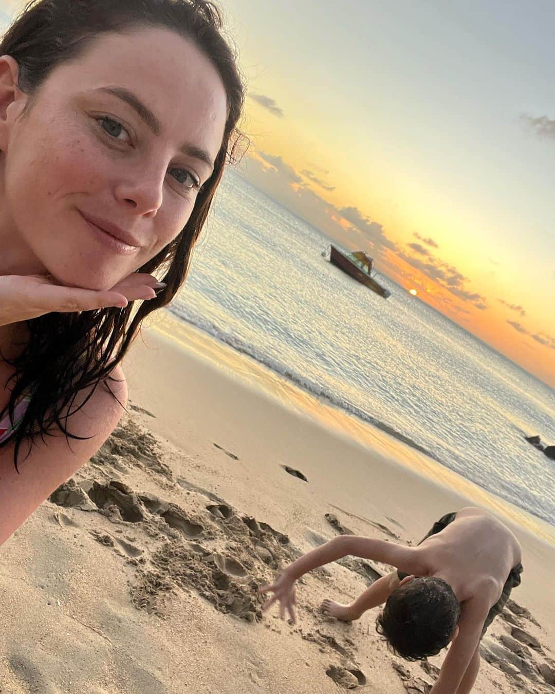 カヤ・スコデラリオのインスタグラム：「The best person in the world to watch the sunset with 🤍」
