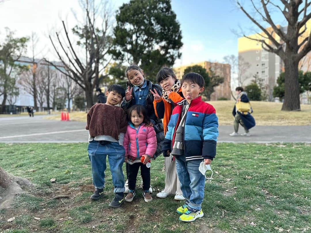 沖樹莉亜さんのインスタグラム写真 - (沖樹莉亜Instagram)「楽しい冬休み  リタの幼稚園のお友達 遠くに引っ越ししてしまったあんちゃんとケンケンと 久しぶりに遊べました♥️💖❤️😘  2年半ぶりくらいに会ったのに ついこの間も遊んでいた様にすぐに遊び始めて とっても嬉しかったです♥️💖 母同士も 久しぶりに会えたのが嬉しすぎて ハグの嵐💖♥️🙌 また遊ぼうね💖❤️👍 次回会えるのも楽しみにしてるよ😉🙌❤️  #冬休み #親友 #久しぶりの再会」12月31日 0時44分 - juliaokijulia