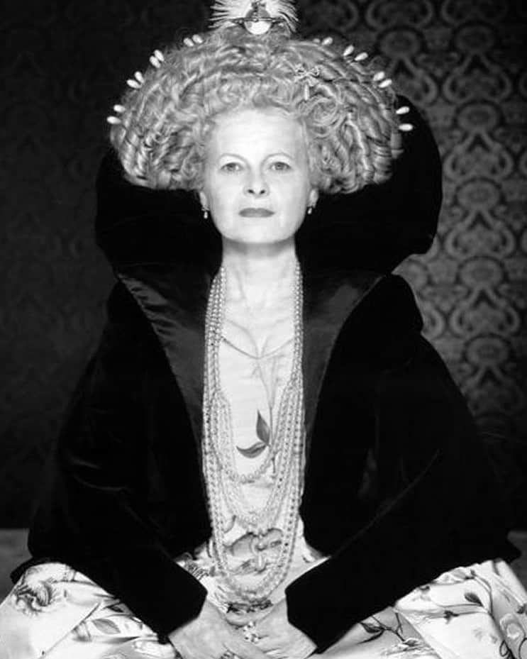 オズワルドボーテングのインスタグラム：「The “Dame” defined as a Knight or Commander. Both couldn’t ring more true. To someone I have known and admired for so many years. Your light inspired so many of us on this journey of life and the pursuance to tell our stories through our art.  You helped to plant so many incredible seeds and your art will continue to flourish in the hearts and minds of all of those you inspired.  Rest in peace, the Dame of Fashion, Vivienne Westwood. @viviennewestwood」