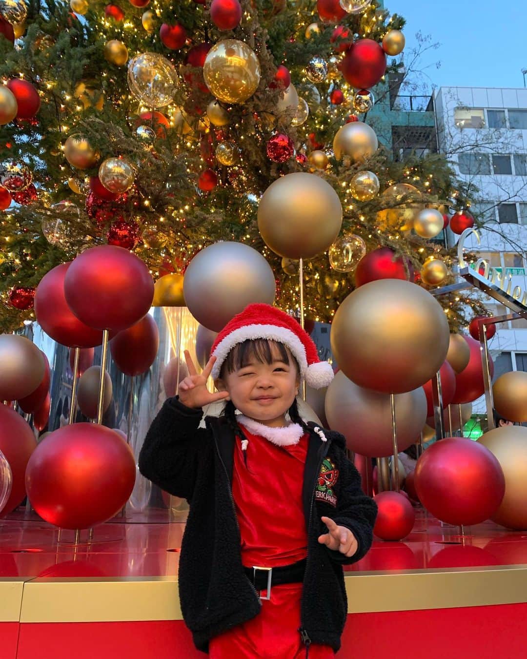 のインスタグラム：「🎅🏼🎄🎂🍓🍗🎁✨」