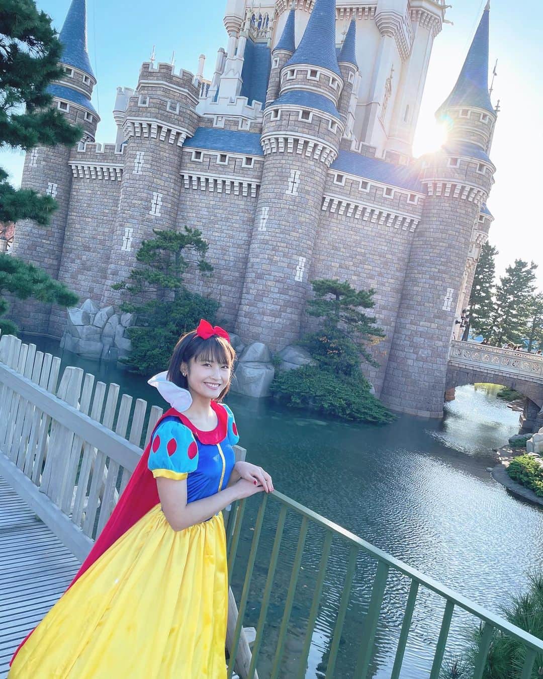 下垣真香のインスタグラム：「𓂃 Snow White🍎🤍 ⁡ ⁡ #ディズニー #プリンセス #白雪姫 #仮装 #ディズニーランド #ハロウィン #ディズニーハロウィン #Dハロ #ディズニーハロウィーン2022 #思い出 #親友 #disney #princess #snowwhite #disneyland #disneyhalloween #bestfriend #bestie #love #happy」