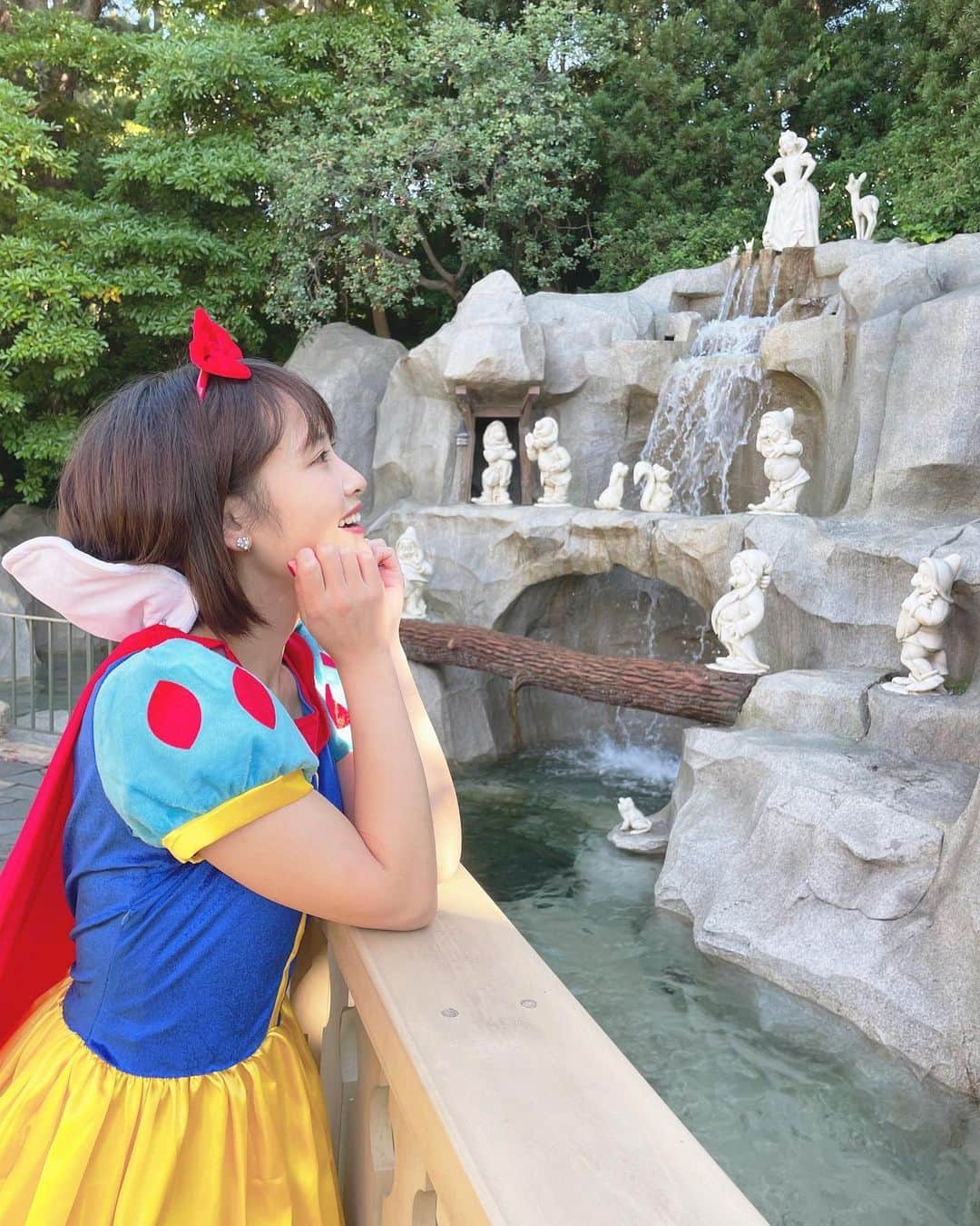 下垣真香さんのインスタグラム写真 - (下垣真香Instagram)「𓂃 Snow White🍎🤍 ⁡ ⁡ #ディズニー #プリンセス #白雪姫 #仮装 #ディズニーランド #ハロウィン #ディズニーハロウィン #Dハロ #ディズニーハロウィーン2022 #思い出 #親友 #disney #princess #snowwhite #disneyland #disneyhalloween #bestfriend #bestie #love #happy」12月31日 2時52分 - madoka_shimogaki