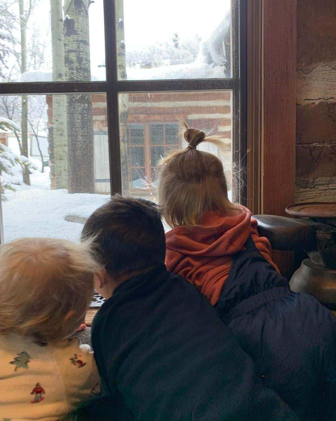 クリスティン・ヒルデブランドさんのインスタグラム写真 - (クリスティン・ヒルデブランドInstagram)「A special day teaching Rhett to ski on the mountain I grew up on 🥺❄️🎿🥰」12月31日 3時44分 - _kristinhildebrand