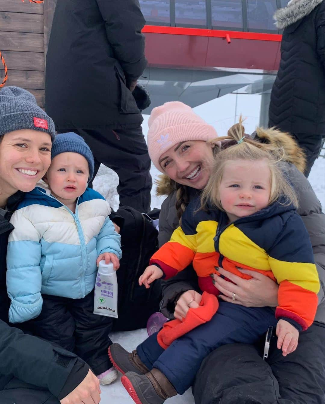 クリスティン・ヒルデブランドさんのインスタグラム写真 - (クリスティン・ヒルデブランドInstagram)「A special day teaching Rhett to ski on the mountain I grew up on 🥺❄️🎿🥰」12月31日 3時44分 - _kristinhildebrand