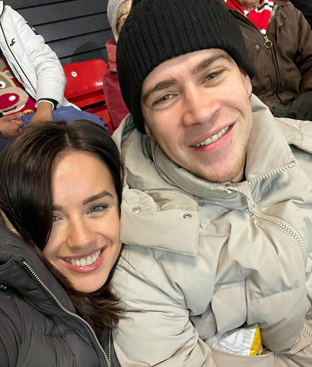 ジョージア・メイ・フットのインスタグラム：「One whole year ago today you got down on one knee and asked me to be your wife.  It was the happiest and proudest day of my entire life.  Soon we will be heading into 2023. Where I will finally become Mrs Evans. And I’m sure, that will be the next proudest day ever 💜  I love you so much @krisevansmusic 🥰 we will always get through everything life throws at us x」