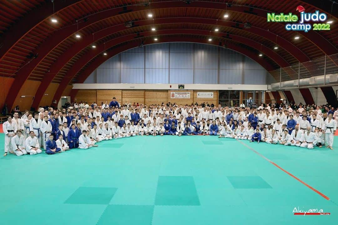 出口クリスタのインスタグラム：「I had a such a great time in Italy🇮🇹  Thank you for inviting me to your beautiful country, the camp was an amazing experience.   Have a wonderful new year holiday, and looking forward to see you in 2023!   #judo #akiyamasettimo #Italy #Bardonecchia #belegend #nissay #ビーレジェンド #日本生命」