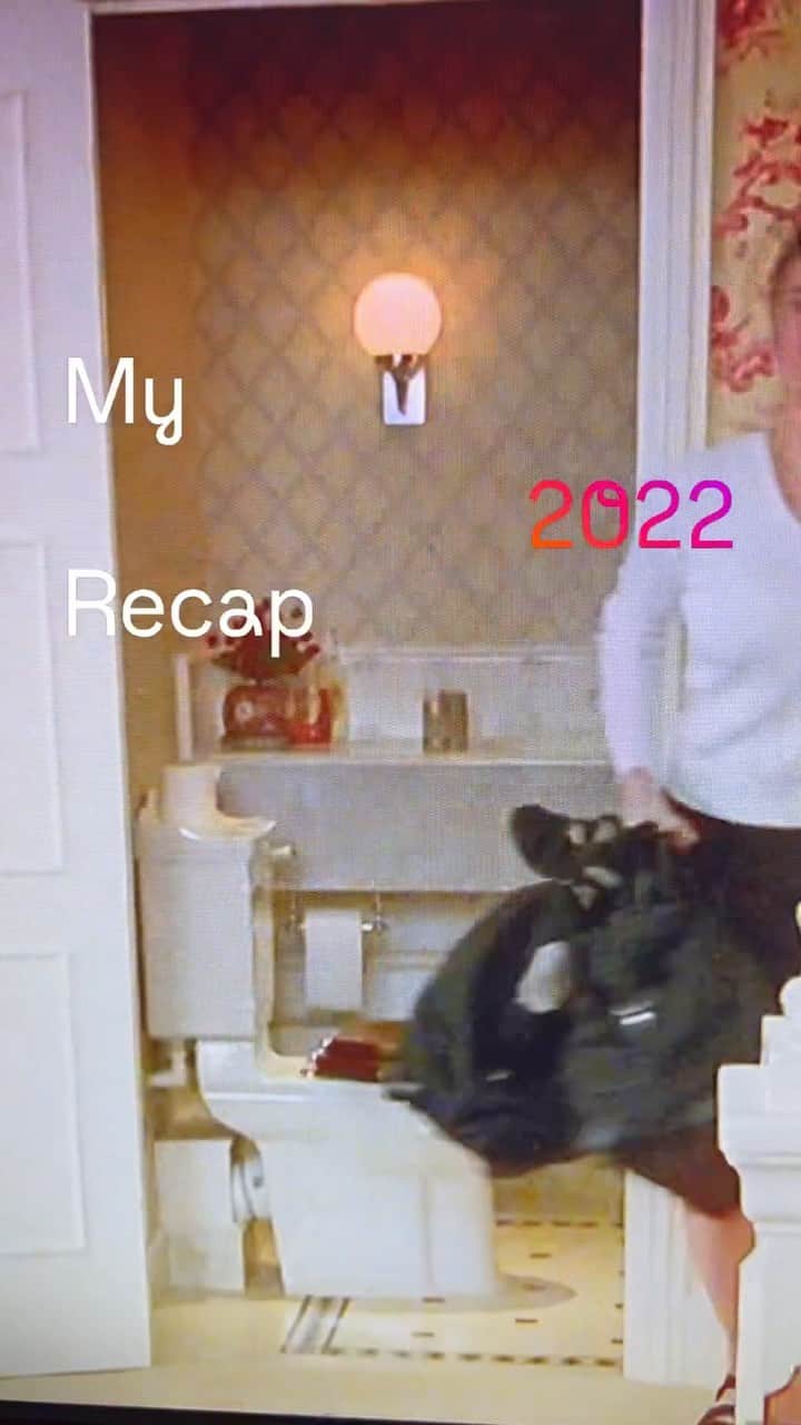 ジーン・トリプルホーンのインスタグラム：「2022 ⁣ ⁣ ⁣ #slidingdoors」