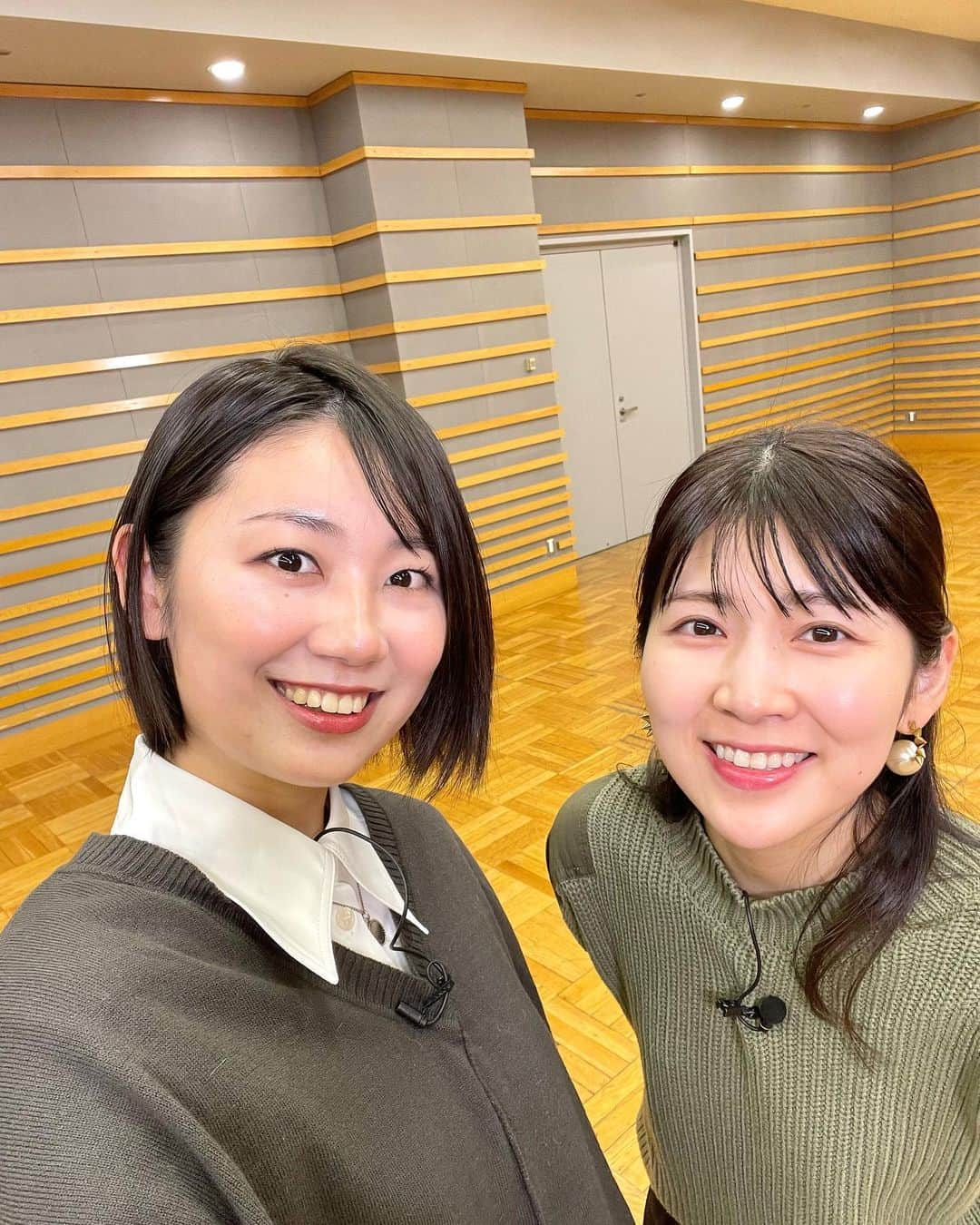 フジテレビアナウンサーさんのインスタグラム写真 - (フジテレビアナウンサーInstagram)「新美です🙋🏻‍♀️ 産休明けの竹内アナがYouTube班に加入してくれました👏 プライムニュースの引継ぎをしてくれた日からもう2年くらい経つなんて早い！  YouTube新年1発目の企画は 山﨑アナとたけゆかさん渾身の作です🤫おたのしみに (新美はただの付き添いです😂)  #ゆかゆか #竹内友佳 #新美有加 @yuka_niimi.49  #フジテレビアナウンサー #フジアナch #チャンネル登録とグッドボタンよろしくです」12月31日 5時55分 - fujitv_announcer