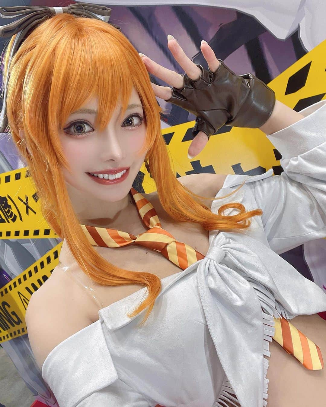 のインスタグラム：「C101 東京ビックサイト📕✨ 南企業ブース NO532 【Engage Kill】でアレクサ・スミスちゃん役で立っています！ . お写真対応しておりますので ぜひブースにお立ち寄りください📸✨✨ . 元気いっぱいでご飯よく食べる犬系女子🍚🐶🧡 ご主人様に忠実らしい🐶かわい . エンゲージキス見てた人は 絶対チェックして下さいねー！ ゲームの事前登録も受付中🎮 ブース内でネタバレ注意😳？！ . . . . . . . . #エンゲージキル #エンゲージキス #丸戸史明 #山下七海 #コミケ #コミケコスプレ #コミケ101 #コミックマーケット #c101 #東京ビッグサイト #コスプレ #コスプレイヤー #コスプレ女子 #コスプレイヤーさんと繋がりたい #コスプレ撮影 #ゲーム #アニメ #レイヤー #ウィッグ #ポニーテール #日本 #anime #animegirl #animelover #japan #japananime #japanesegirl #japaneseculture #game #cosplay」