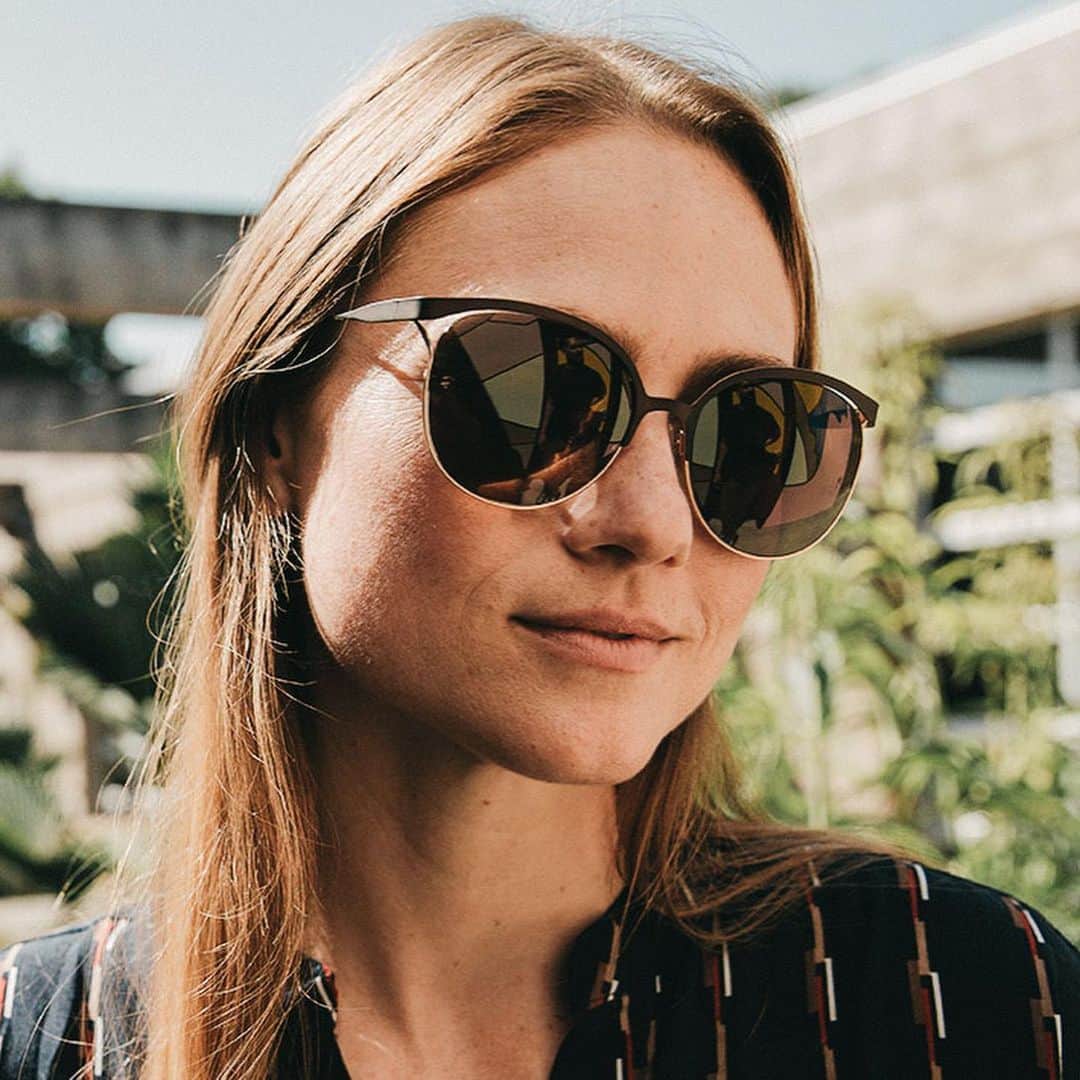 のインスタグラム：「Only one more day to shop our Year-End sale!  And if 40% isn’t enough for you, we are also offering even deeper discounts on frames from past seasons (some of which are being discontinued, and once they’re gone, they’re gone!)   Save up to 80% on these select styles via a special sale collection - link in bio.」