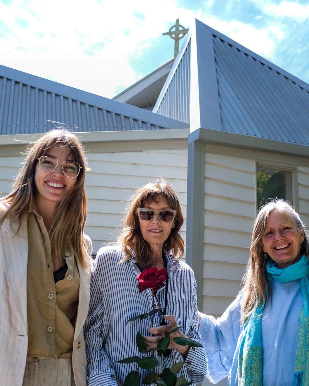 アシュリー・ハートさんのインスタグラム写真 - (アシュリー・ハートInstagram)「This first photo was taken the last time mum made it to church, 6 weeks ago. Rose in hand, surrounded by love and held by the sacred act of consecration made possible through the Christian Community. Much like her beautiful 3 day Vigil and Celebration Of Life Ceremony this past week.   Our hearts are broken open and all the love from whom she touched deeply has poured back into us, showering us with our amazing mothers essence in motion, moving through you all.  I'm sure there will be more to share as I continue to deeply process this journey with my amazing mother, but I just wanted to take this moment to THANK YOU all so much for making this painfully challenging time as beautiful as it can be.   To the hundreds of incredible beings that showed up at mums funeral, and the many open souls reading and sitting with mum during her Vigil, and of course her closest family, friends and Steiner community (you know who you are) who took such immaculate care of mums physical vessel at the threshold, honored her transition in the most glorious of ways.   There is just so much divinity, love, light, warmth and essentially mum everywhere, in everything and everyone.   As Cheryl Nekvapil, our wonderful Preist says, 'when you're close to someone's death, they leave us their blessing'.   To me, It's like all that mum stood for, who she endeavored to be and what she wanted for us all, has been made fully manifested in her passing. Cracked open hearts and an undeniable connection to the spiritual realm, love pouring in and out of everyone.   I now see the miracle of mums survival we all prayed for was actually in her dying and in gifting us all her unwavering eternal love.   You're dancing with us mum. You touched so many hearts, lifted so many spirits and continue to shower us all with your Blessing.   I'll be slowly taking time to get back to messages, and my life in general. Just know how truly grateful I am for your support and love. And that I'm feeling held by it all. 🤍  "God is love, when we abide in love we abide in God and God in us" 1 john 4:16   📷 @bodhiisattva」1月29日 12時28分 - ashleyhart