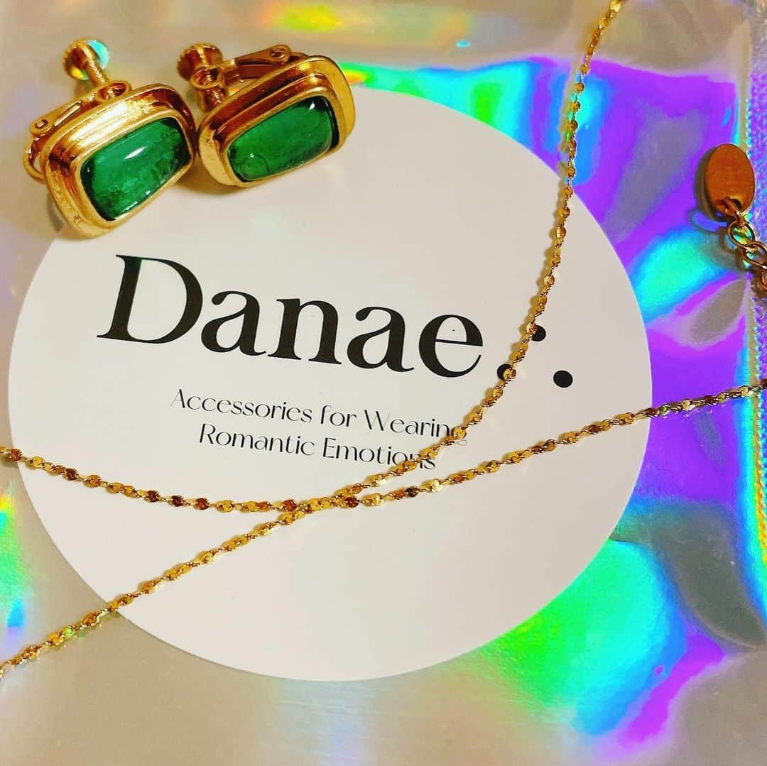 のインスタグラム：「Danae❤️‍🔥  @danaethefashion   お友達の明奈ちゃんがデザインしているブランドのアクセサリー💕  金属が変色しにくいように作られているのが良い✨プチプラなので気軽に買いやすいです😊  ルミネ新宿2/2Fにて1/31までPOP UPもやってます✨  是非チェックしてみてね✨🌈  https://danae.theshop.jp  #danae #アクセサリー #プチプラ」