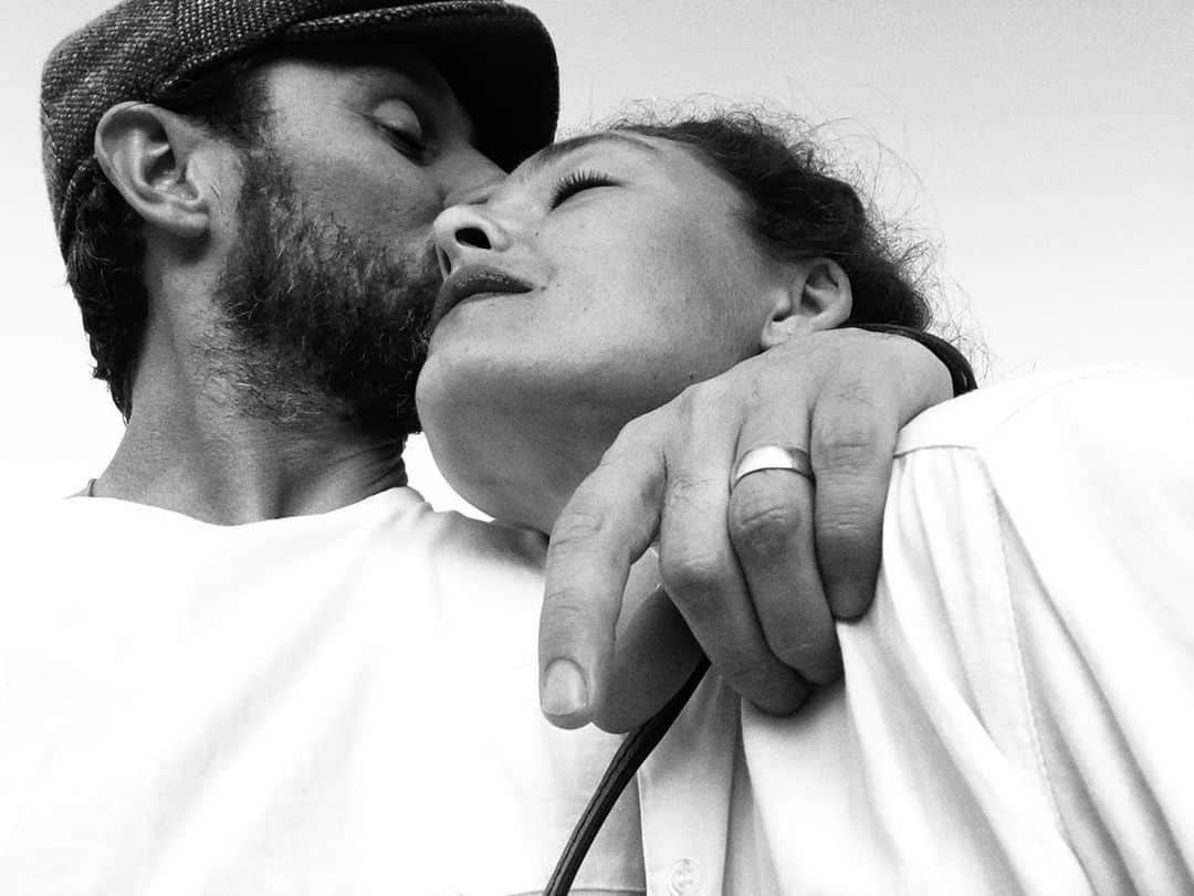 ジョシュ・スチュワートのインスタグラム：「darlin」