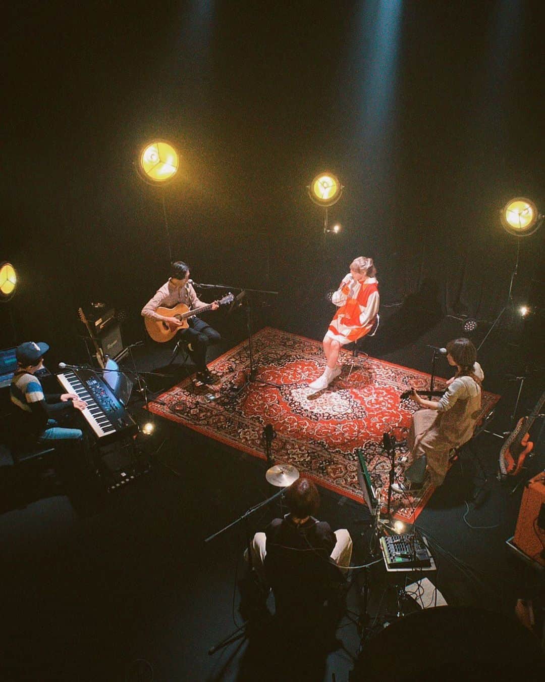 tomiさんのインスタグラム写真 - (tomiInstagram)「三阪咲「繋げ！(Acoustic Live Performance)」  アコースティックセットでのライブにベースで参加させて頂いております！ 咲ちゃんのすてきすぎる歌声、心から痺れます。。  #三阪咲」1月29日 12時23分 - tomi_necostagram