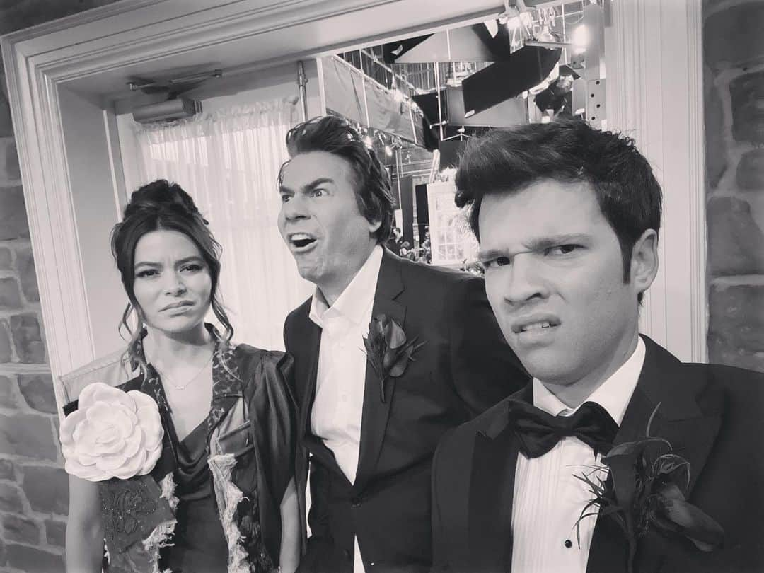 ネイサン・クレスさんのインスタグラム写真 - (ネイサン・クレスInstagram)「TTFN, family ❤️ can’t wait for you guys to see season 3!!! #icarly」1月29日 4時47分 - nathankress