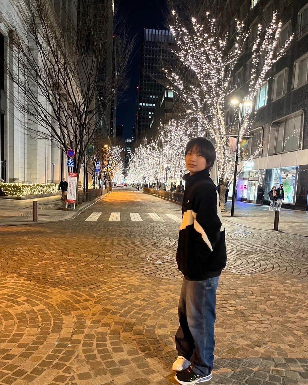 のインスタグラム：「久しぶりになってた💦元気です！  やっと「THE FIRST SLAM DUNK」観てきました！最高でした…😭 音響がいいと聴いてDolbyAtmos上映を観たんですけどほんとにバスケの試合会場にいるみたいで何回も立ち上がって歓声を上げたくなりました🤣 あと音楽が良い！！ 特に「第ゼロ感」はこの試合にバシッとあってて、歌詞が入ってくるタイミングに大興奮しました…これ以上はネタバレになっちゃうので… 応援上映あったら行ってみたい😆 作画も最高でほんともうエンドロールでは呆然としてました。 スラムダンクは元々大好きで漫画やアニメでクローズアップされてないエピソードとか大満足でした☺️ みんなももう観たかな？？みんなの感想も聞きたいなー #映画 #THEFIRSTSLAMDUNK #SLAMDUNK #スラムダンク #第ゼロ感」