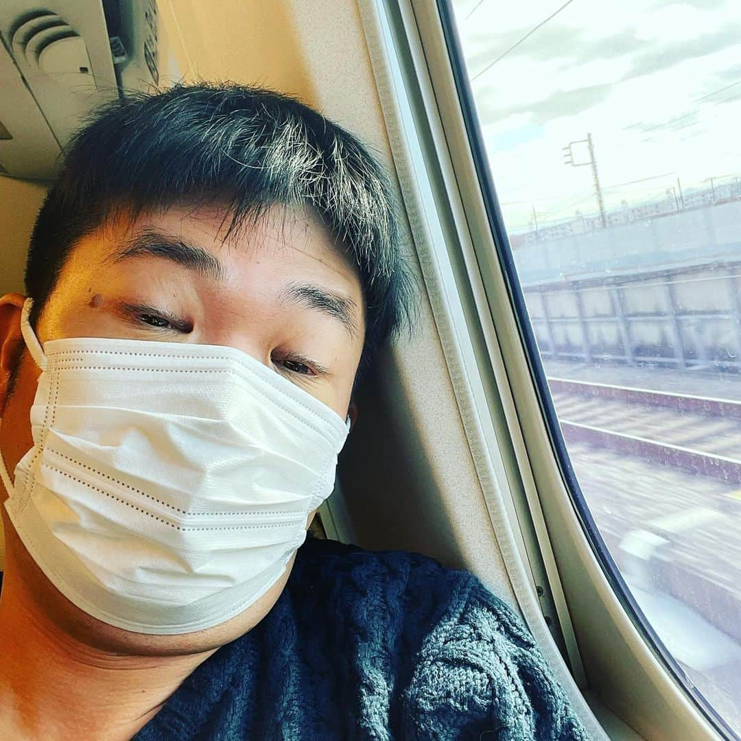 西川晃啓さんのインスタグラム写真 - (西川晃啓Instagram)「岐阜県に向かっている気絶  #レギュラー#あるある探検隊#気絶#気絶の日々#ギャラ#新幹線#移動中#車窓#岐阜県#八百津町#講演会」1月29日 10時19分 - kizetu