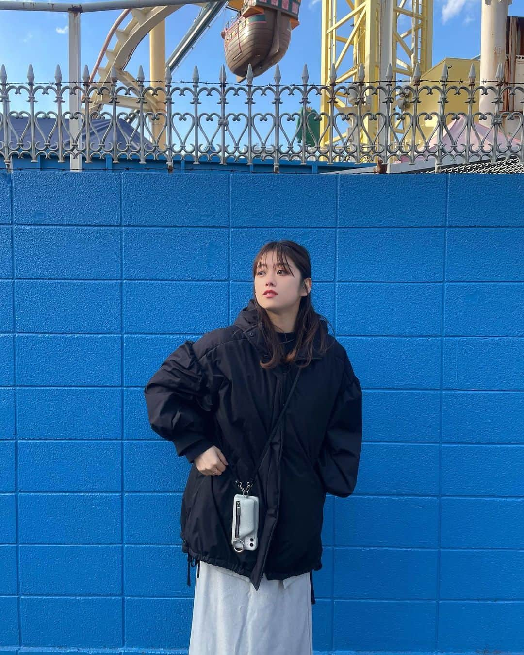 谷本琳音さんのインスタグラム写真 - (谷本琳音Instagram)「ある日の私服👾  ストラップってほんと便利だよね〜  outer @jeanasis_official  set up @willfully_official  case @ajew_official   #ootd #私服 #セットアップ #ダウンジャケット」1月29日 10時33分 - rion_tanimoto