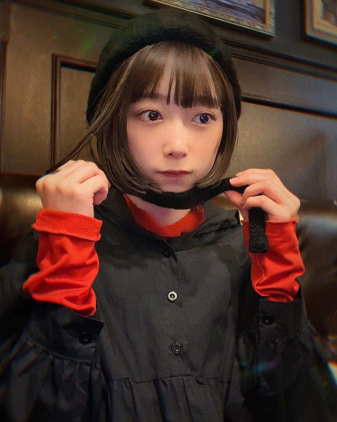 河内美里のインスタグラム：「.  ニット帽って、めちゃくちゃ暖かいんですね❄️  .  .  .」
