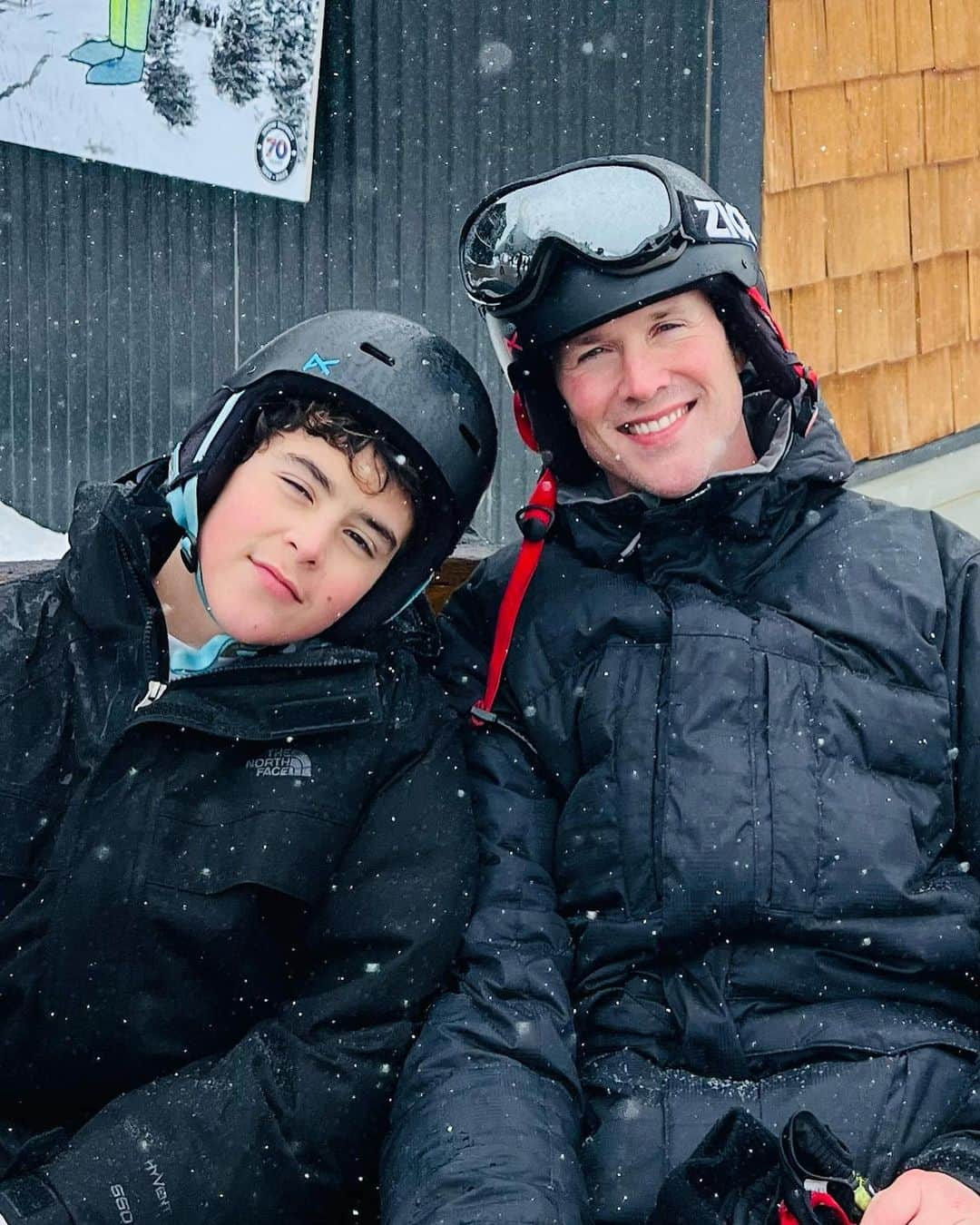 スコット・ウェインガーのインスタグラム：「Ski buddies.」