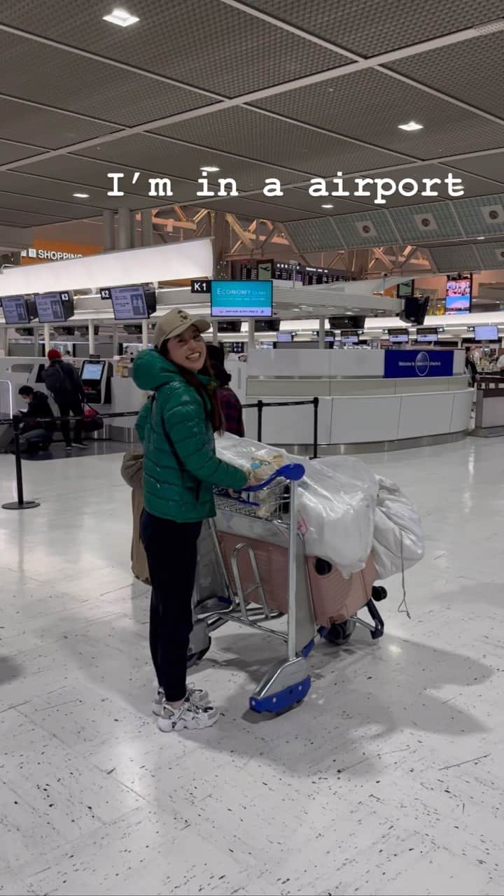 橋本真依のインスタグラム：「I’m in airport….✈️ day1 #飛行機 #3年ぶりの海外 #ひとりフライト #🇵🇭」