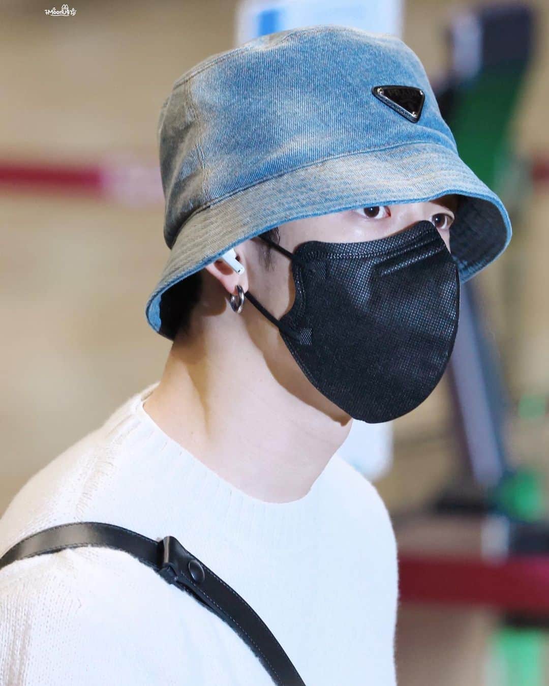 バン・チャンのインスタグラム：「love that bucket hat 🤨」