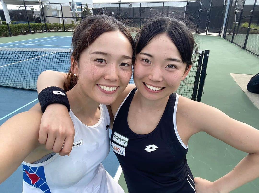 荒川晴菜のインスタグラム：「新年初勝利🐰💥 なっちゃんありがとう🍊  #姉妹ダブルス #似てるかな」