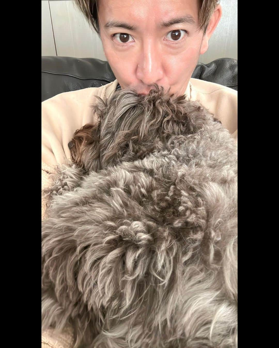 木村拓哉さんのインスタグラム写真 - (木村拓哉Instagram)「⁡ ⁡ ⁡ 「おはよう御座います❕ ⁡ 各地での積雪のお知らせがある通り、かなり冷え込んでますね…。 路面の凍結もあると思うので通勤通学、運転には十分気を付けてくださいね❕」 ⁡ PEACE‼︎ ⁡ STAYSAFE! ⁡ 拓哉 #木村拓哉 #TakuyaKimura」1月25日 9時20分 - takuya.kimura_tak