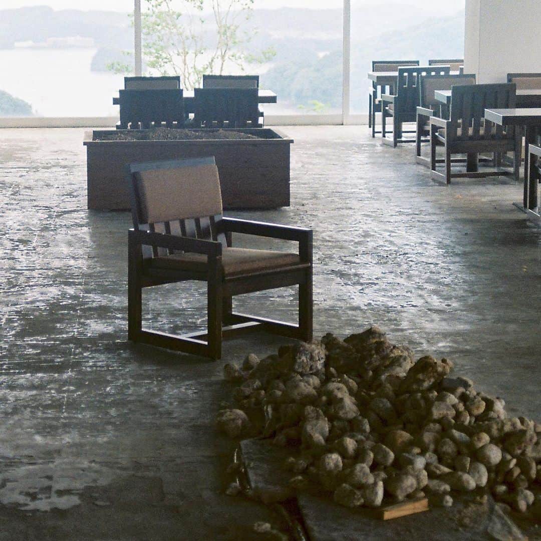 環ROYのインスタグラム：「. New release Furniture music, contemporary / 16 raw umber on streaming  #環ROY #TamakiRoy」