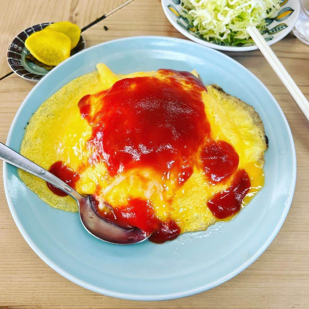渡辺祐のインスタグラム：「高円寺「七面鳥」大寒波の中 #オムライス にしちゃったやっぱり。しかし2階はどーなってるのかしら。」