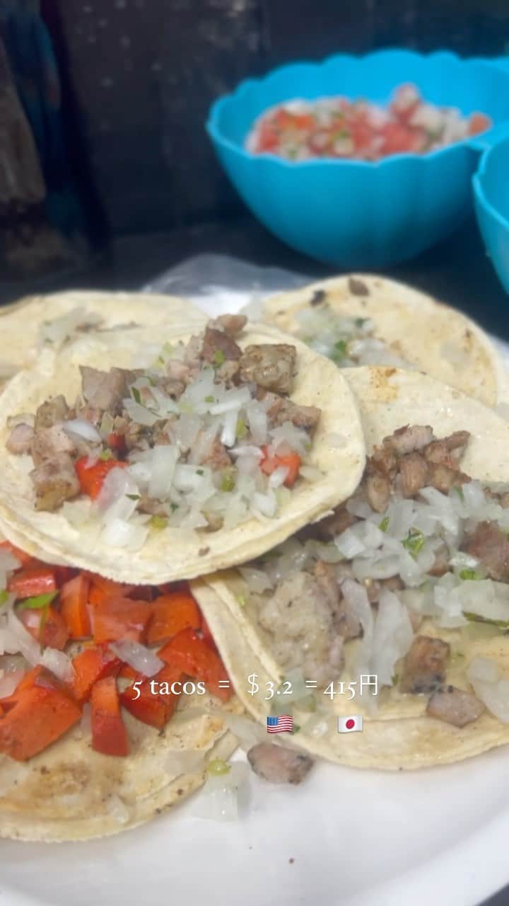 立花亜野芽のインスタグラム：「Tulum street 5 tacos 🌮 ＝＄3.2 🇺🇸 ＝ 415円🇯🇵トゥルムの激ウマB級グルメはストリートが🙆‍♀️🇲🇽  #mexico #tulum #streetfood #ストリートフード」