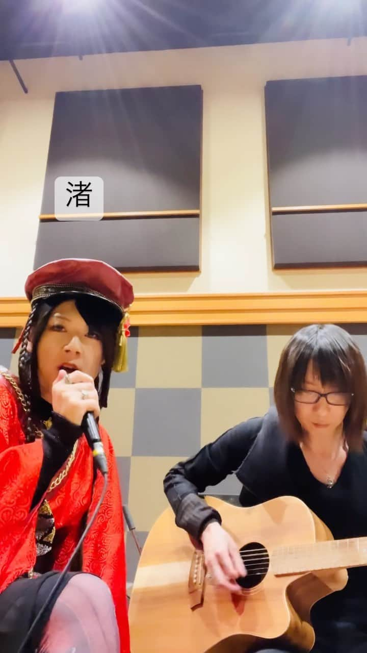 亜沙のインスタグラム：「渚/弾き語り #亜沙　#和楽器バンド　#asa #wagakkiband #spitz #スピッツ」