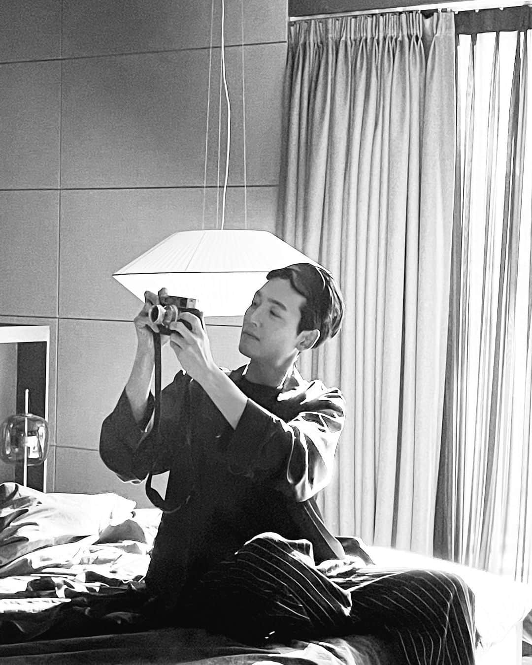 チョン・ギョンホのインスタグラム：「#일타스캔들 #일캔들⭐️  으라촤촤촤🫰🏻 즐거움엔 끝이 없다 #tvn」