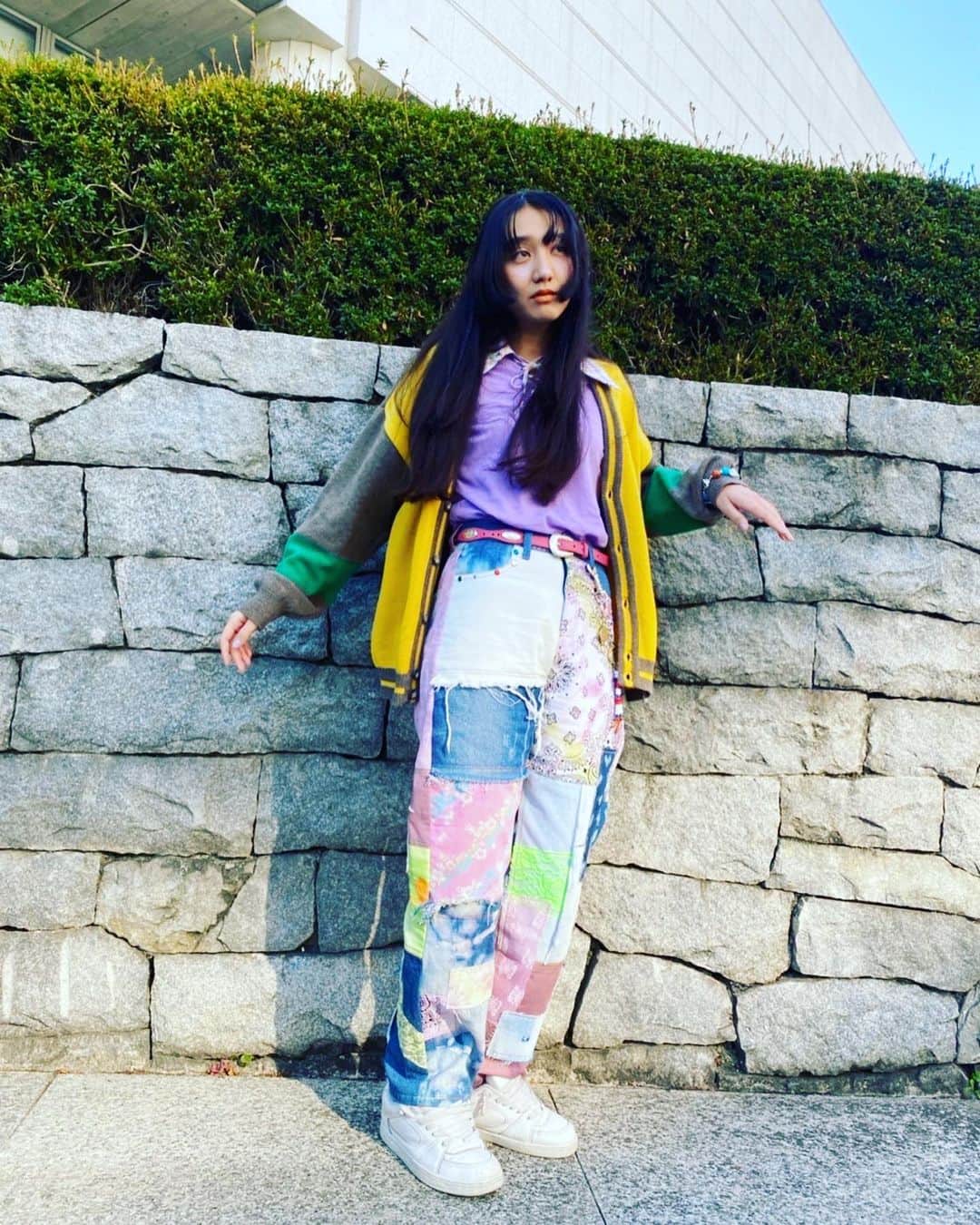長井短のインスタグラム：「東京都現代美術館でやっている「ウェンデリン・ファン・オルデンボルフ　柔らかな舞台」を見に行ってきて、エッセイを書きました。 あちこちにあちこちなりの考えがあって、その狭間で静止するような時間。今年も最高のスタイリングで幕開けられた🔥 エッセイはストーリーにリンク上げとくので読んでね✌️  👗　@stylist_takashi 💄　@akn_1025」
