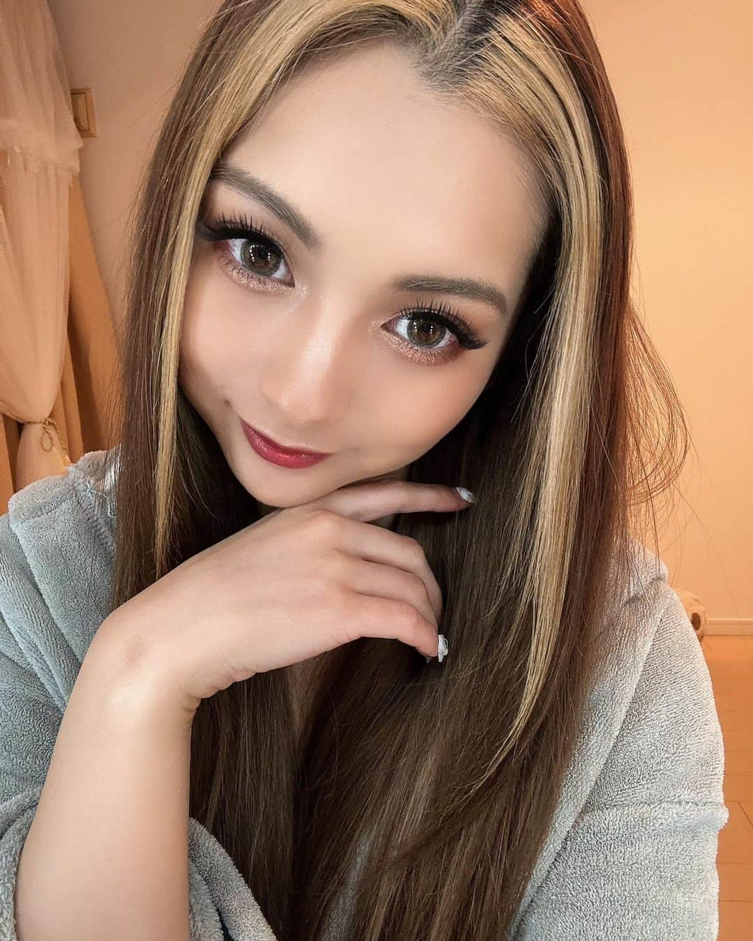 ゆきぽよさんのインスタグラム写真 - (ゆきぽよInstagram)「にゅーへあー👸🏼  カラーはいつも通り🥰 フェイスフレーミングも維持✌︎︎  エクステは安定の #プルエクステ です ほんとに取れないのでケアが楽ちん✌︎︎  @beautician_waka いつもありがと❤️  #newhair #haircolor #ニューヘアー #ヘアカラー #プルエクステ @pullexte_official」1月25日 23時29分 - poyo_ngy