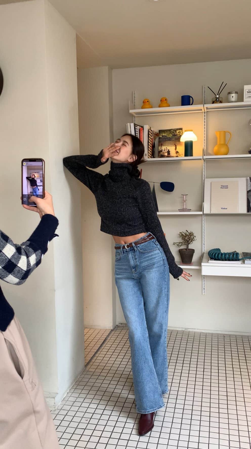 キム・ボラムのインスタグラム：「내일 라방에서 뭐 먹죠 …?」