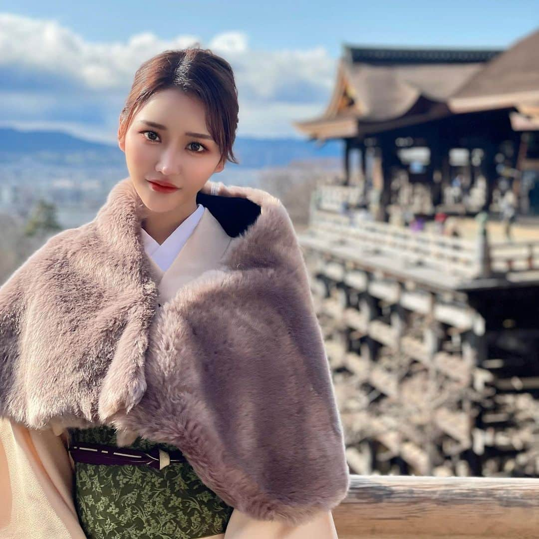 若菜奈央さんのインスタグラム写真 - (若菜奈央Instagram)「清水寺☺️☺️冬の京都は寒い😵 . . . . . . . . . . .  #清水寺  #清水寺食べ歩き  #清水寺周辺 #kiyomizudera  #kiyomizutemple #kiyomizuderatemple  #kyoto #kyotojapan #kyototrip  #kyototravel #kyotogram  #京都観光 #京都旅行 #京都  #교토 #교토맛집 #교토카페 #교토여행 #키요미즈데라  #ポートレート #着物 #着物ヘア #着物コーディネート #着物レンタル #着物女子」1月25日 16時05分 - erina_new.62