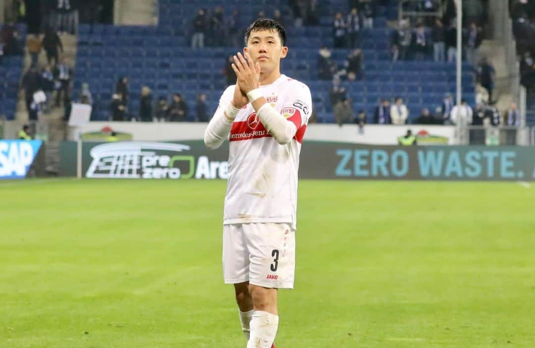 遠藤航さんのインスタグラム写真 - (遠藤航Instagram)「.. .Disappointed about the result but thank you for your amazing support @vfb fans!! Immer weiter 🔥 . #vfb #stuttgart #bundesliga #germany  #immerweiter #vfbfans #amazing #🇩🇪  . #シュツットガルト #ブンデスリーガ  #遠藤航 #🇯🇵」1月25日 17時00分 - endowataru