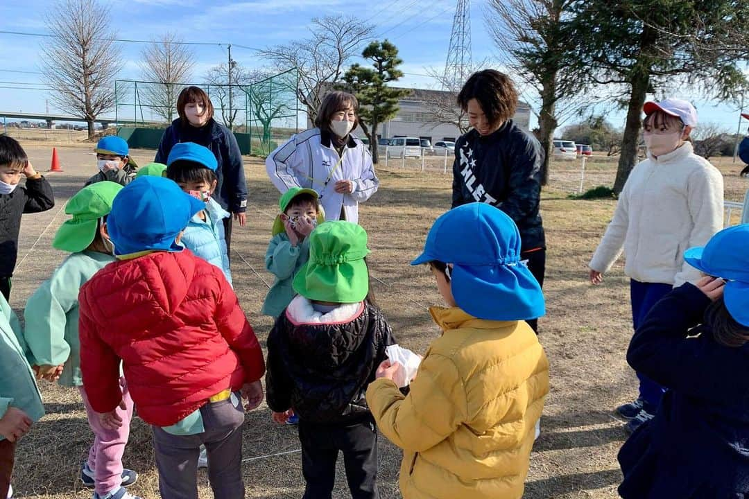 若林美里さんのインスタグラム写真 - (若林美里Instagram)「* 2023.01.17 岐阜県養老町の広幡小学校にて、道徳の授業＆サッカー教室を行いました😊  子ども達の純粋で真っ直ぐな瞳 意欲的に取り組む姿 先生方の心強いサポート 保護者の方々の温かい視線  天候にも恵まれ素晴らしい時間となりました🤝✨ 皆さま、ありがとうございました！！  #岐阜県 #養老町 #広幡小学校 #道徳 #サッカー教室 #若林美里 #岐阜新聞 #中日新聞」1月25日 17時18分 - mi.nori.11