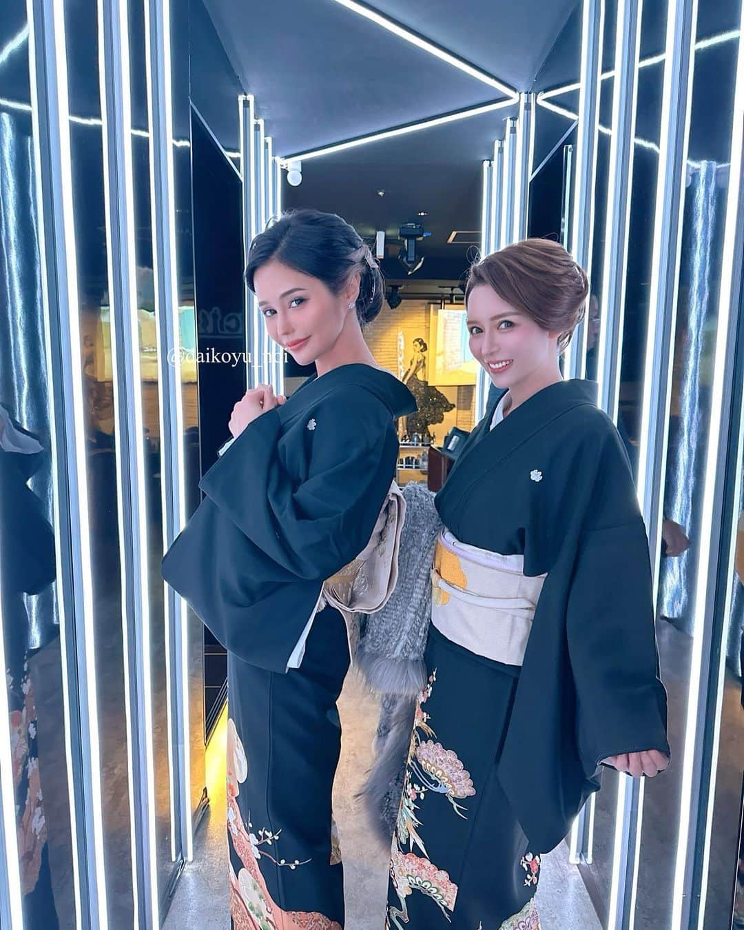のいちゃんのインスタグラム：「. ノア社長と黒留袖🖤 . . . #着物#着物ヘア#進撃のノア #chanel  #afactory #ダウンタイム #ショートカット#シーシャ#ドレス #vantyme#travel#summer#diet#sea#beauty#整形#豊胸#makeup#川越#沖縄#大阪#北新地#ミナミ#東京#新宿#歌舞伎町#博多#錦#キャバ嬢#シーシャ#のいちゃん」