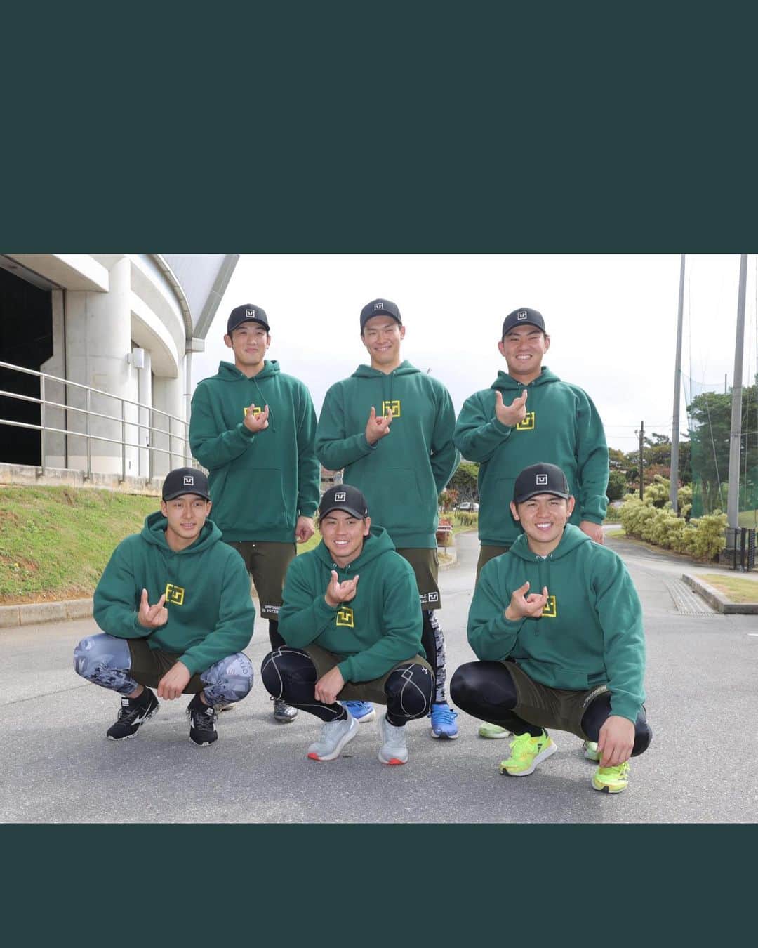 のインスタグラム：「チーム梅野 大変貴重な時間をありがとうございました！ 梅野さんを始めサポートしていただいた方々お世話になりました！！ 頑張るぞーーー🤛 . #梅野隆太郎  #山本祐大  #湯浅京己  #桐敷拓馬  #小幡竜平  #いい人だらけ #お世話になりました」