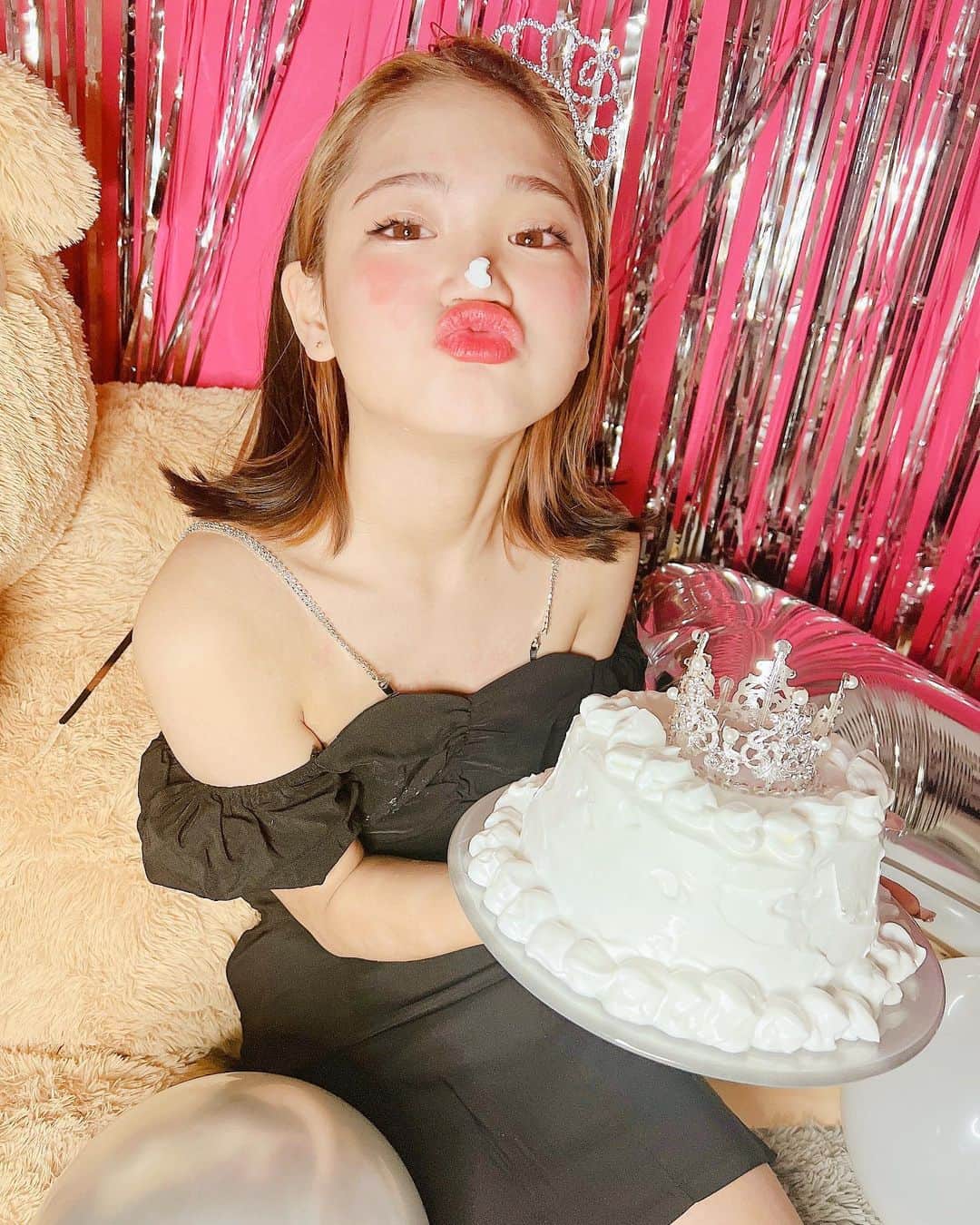 代田萌花のインスタグラム：「次女にいな♡11歳 バースデー🎂✨ 末っ子という事もあっていつまでも 幼いイメージの娘💕 すくすく元気で大きくなってね。 ケーキは私の手作り♡  #にいな#次女#娘#姉妹#姉妹まま #ママ#ドレス#誕生日#お誕生日おめでとう #ケーキ#手作り#cake #happybirthday」