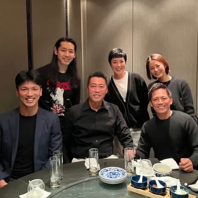 小林尊のインスタグラム：「野村さんに大事な相談があって連絡→  （すぐに時間つくってくれた）待ち合わせ場所のドア開ける→めっちゃビビってたぶん漏らした🤯  Thanks @nomura60kg for having me and your great advices🙏」