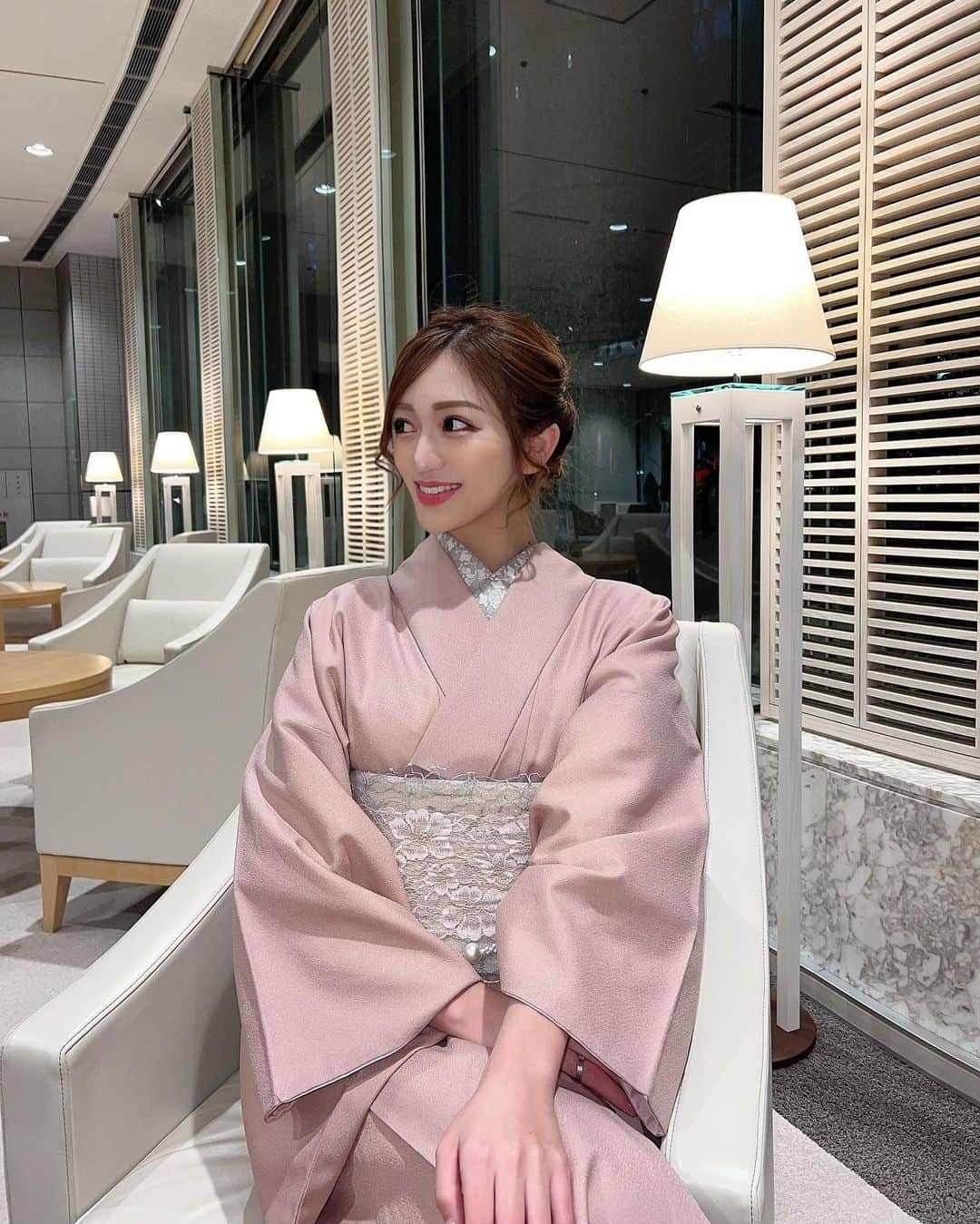 のインスタグラム：「お初の金沢🚅⛩ 着物着て美味しいご飯食べて満喫した🤤  マツエクを卒業して、マツパにしたの🫣💕 根元から持ち上げてくれて自まつげ生かされてる🧚  髪色も暗めでオーダーして落ち着いたかな😌♥️  月に一回行ってる医療脱毛は @tokyo_ace_clinic で🧚‍♂️🧚‍♂️ 全身ツルツルになってきた👼🏻  #tokyo_ace_clinic #美容皮膚科 #医療脱毛 #脱毛」