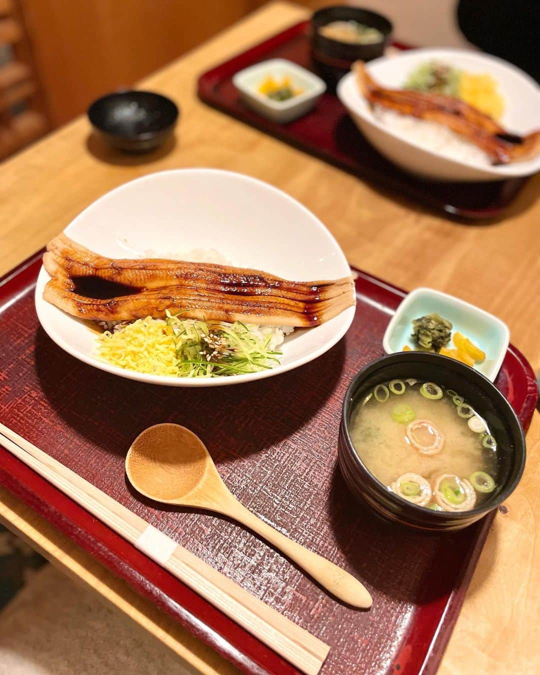 金子実加のインスタグラム：「穴子はん❣️ 鰻よりアッサリで美味しい❣️  #穴子 #穴子丼 #銀座　#銀座ランチ #銀座グルメ #銀ブラ #ginza #japan #japanesefood #丼 #会社員 #会社員ランチ #ol #丸の内　#東京」